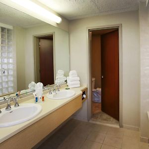 Honeymoon Suite Whirlpool
